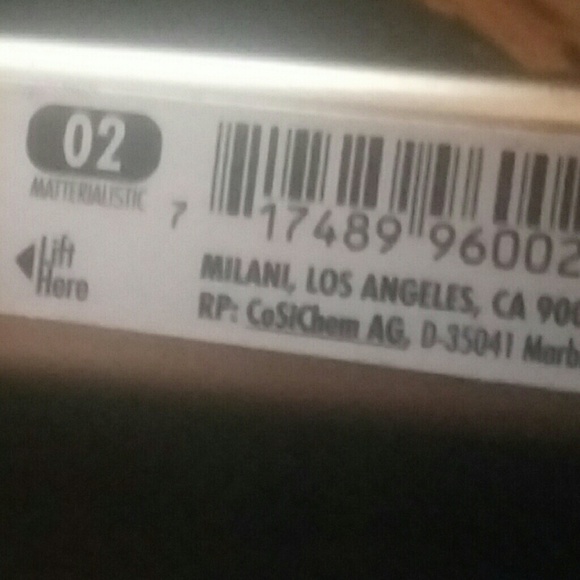 Milani red Amore Matte metallic lip creme - Picture 3 of 3